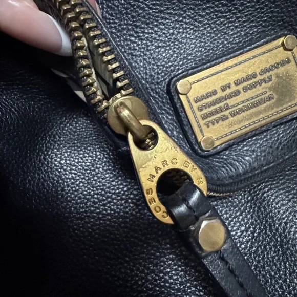 Marc by Marc Jacobs Classic Q Natasha black pebbled leather crossbody bag - Picture 11 of 12